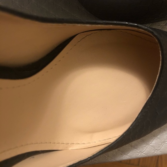 Heels, Pumps - Picture 3 of 4